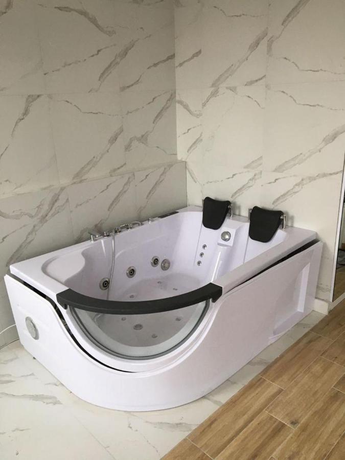 Yourapart Jacuzzi Przy Zamku Krolewskim Varşova Dış mekan fotoğraf