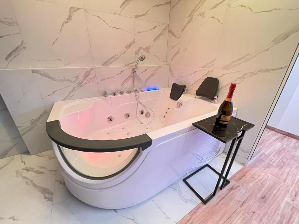 Yourapart Jacuzzi Przy Zamku Krolewskim Varşova Dış mekan fotoğraf